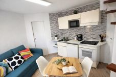 Apartamento en Playa de Las Americas - Party Coast Apartment for Young Travelers