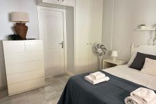 Apartamento en Los Cristianos - Heated Poolside Paradise Los Cristianos