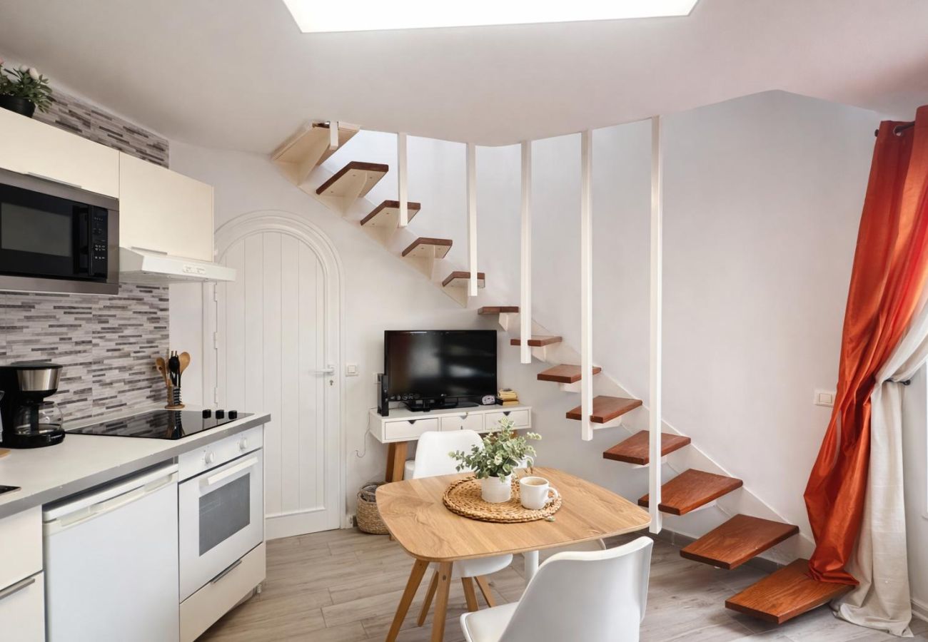 Apartment in Playa de Las Americas - Party Coast Apartment for Young Travelers